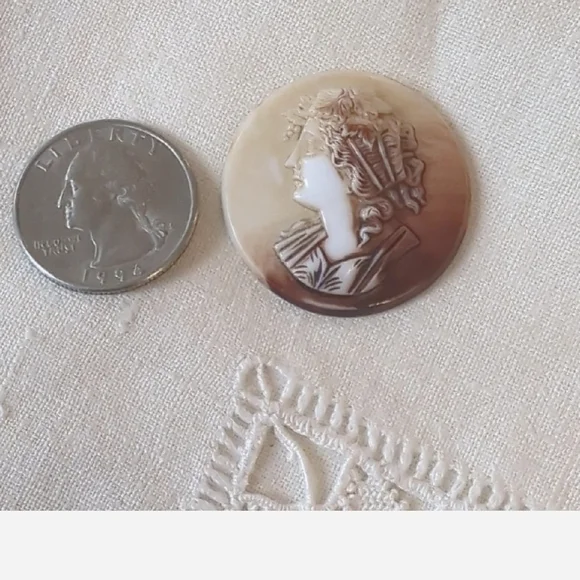 Victorian Edwardian Shell Cameo • 1880–1920 Carved Lady - Picture 2 of 4